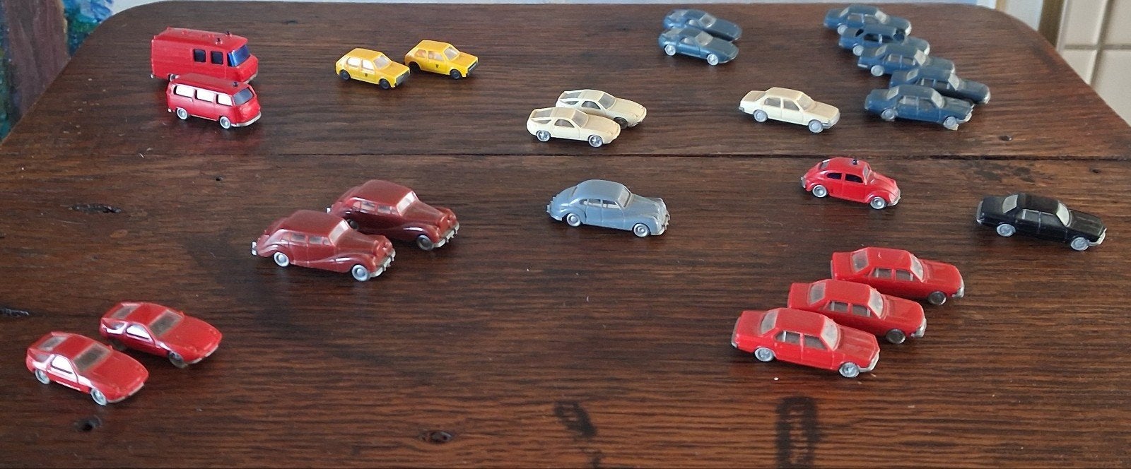 FLEISCHMANN. Duitsland. Miniatuur auto's.  3 cm. 24 stuks., Verzamelen, Ophalen, Zo goed als nieuw
