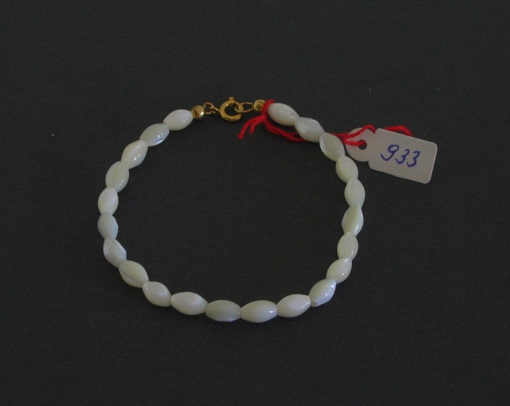 Armband in parelmoer  -  933, Antiek en Kunst, Ophalen