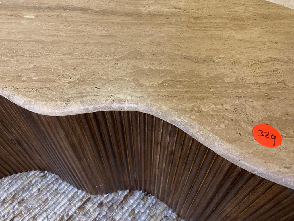 Unieke salontafel 129x85 met travertin blad mangohout mari, Huis en Inrichting, Tafels | Salontafels, Ophalen, 100 tot 150 cm