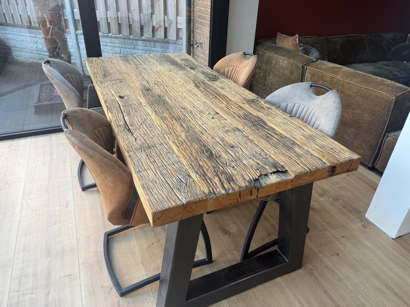 Robuuste eettafel met stalen onderstel, Huis en Inrichting, Tafels | Eettafels, Ophalen, Rechthoekig, 200 cm of meer, 50 tot 100 cm