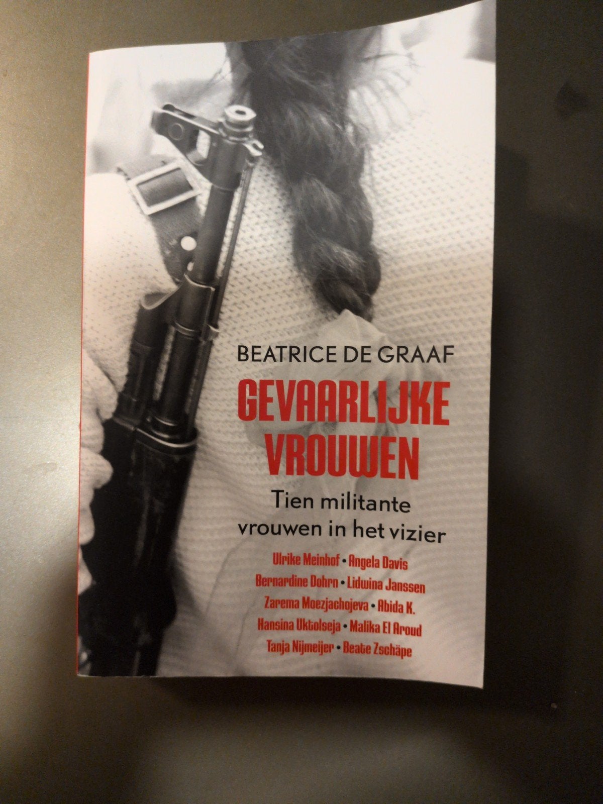 Gevaarlijke Vrouwen - Beatrice de Graaf, Boeken, Ophalen of Verzenden, Zo goed als nieuw, Algemeen, 1945 tot heden