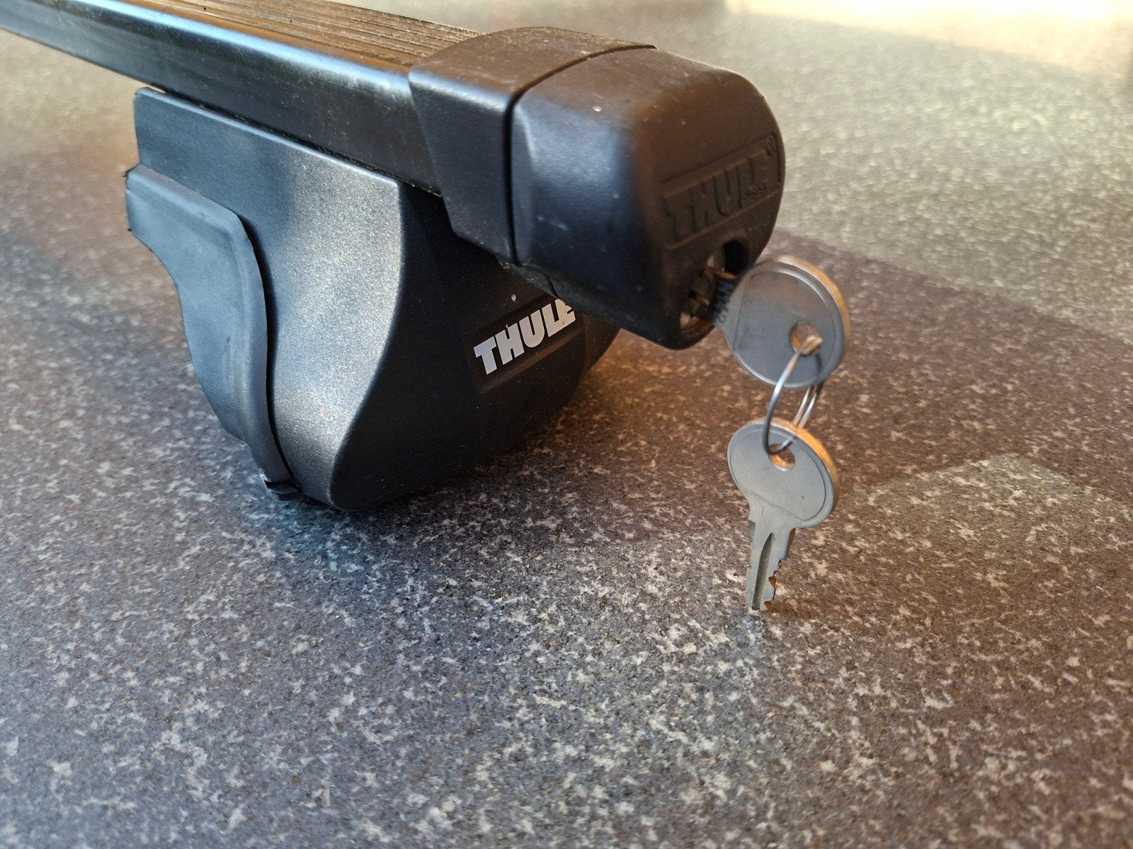 Thule dakdragers met sloten en sleutels, Auto diversen, Dakdragers, Zo goed als nieuw, Ophalen