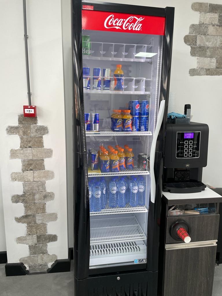 Coca Cola frisdrank koelkast met glazen deur, Witgoed en Apparatuur, Koelkasten en IJskasten, Ophalen, 200 liter of meer, 60 cm of meer