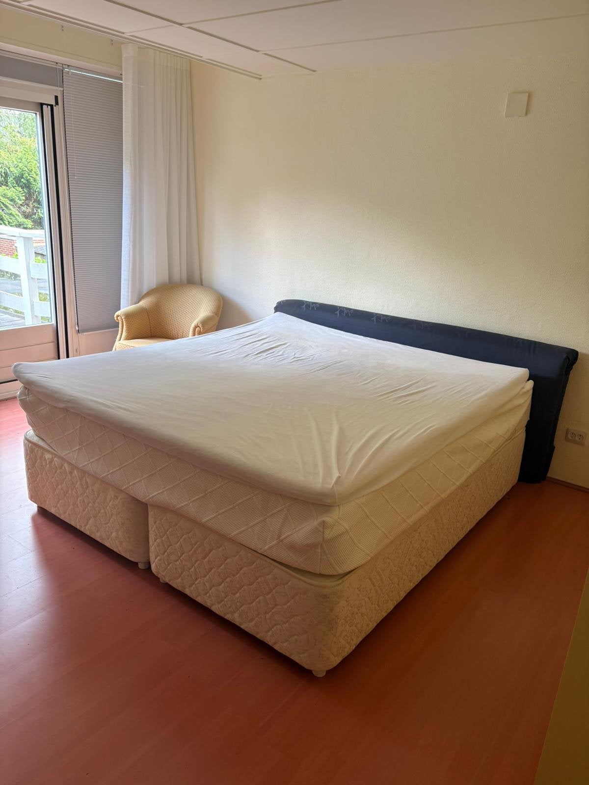 Gratis 2 persoons boxspring, Ophalen, Zo goed als nieuw, Tweepersoons, 180 cm