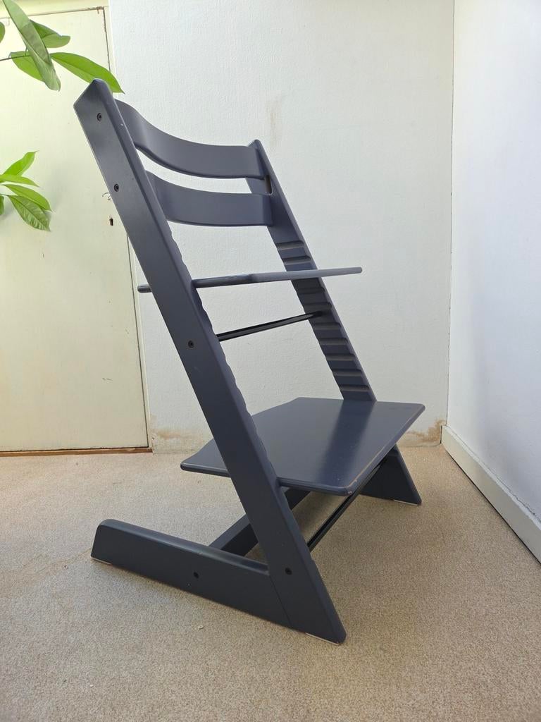 Tripp Trapp kinderstoel grijs/donker-blauw, Kinderen en Baby's, Kinderstoelen, Ophalen, Gebruikt, Meegroeistoel