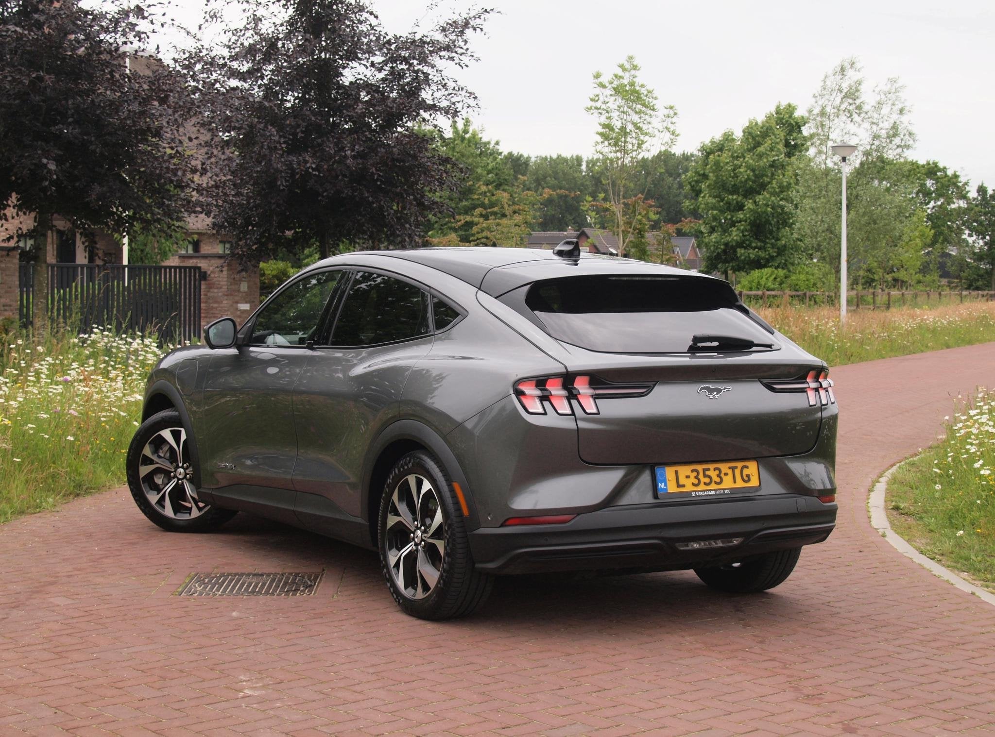 Ford Mustang Mach-E Extended RWD 98 kWh | 360 Camera | Bang, Auto's, Dealer onderhouden, Gebruikt, 750 kg, 600 km
