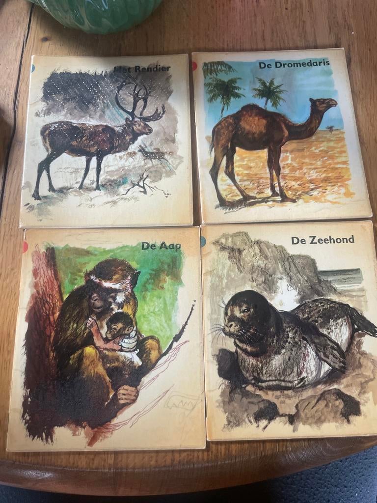 8 Oude boekjes: Dieren en Kinderen uit andere landen, Ophalen of Verzenden, Gelezen, Non-fictie