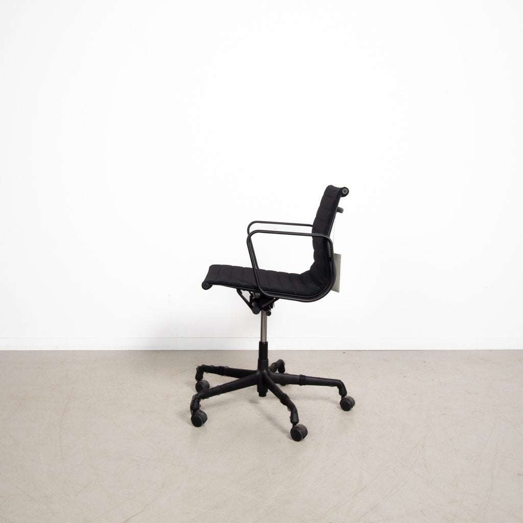 Vitra Eames EA 117 Bureaustoel Zwart Hopsak - Zwart, Niet ingevuld, Nieuw, Niet ingevuld, Niet ingevuld