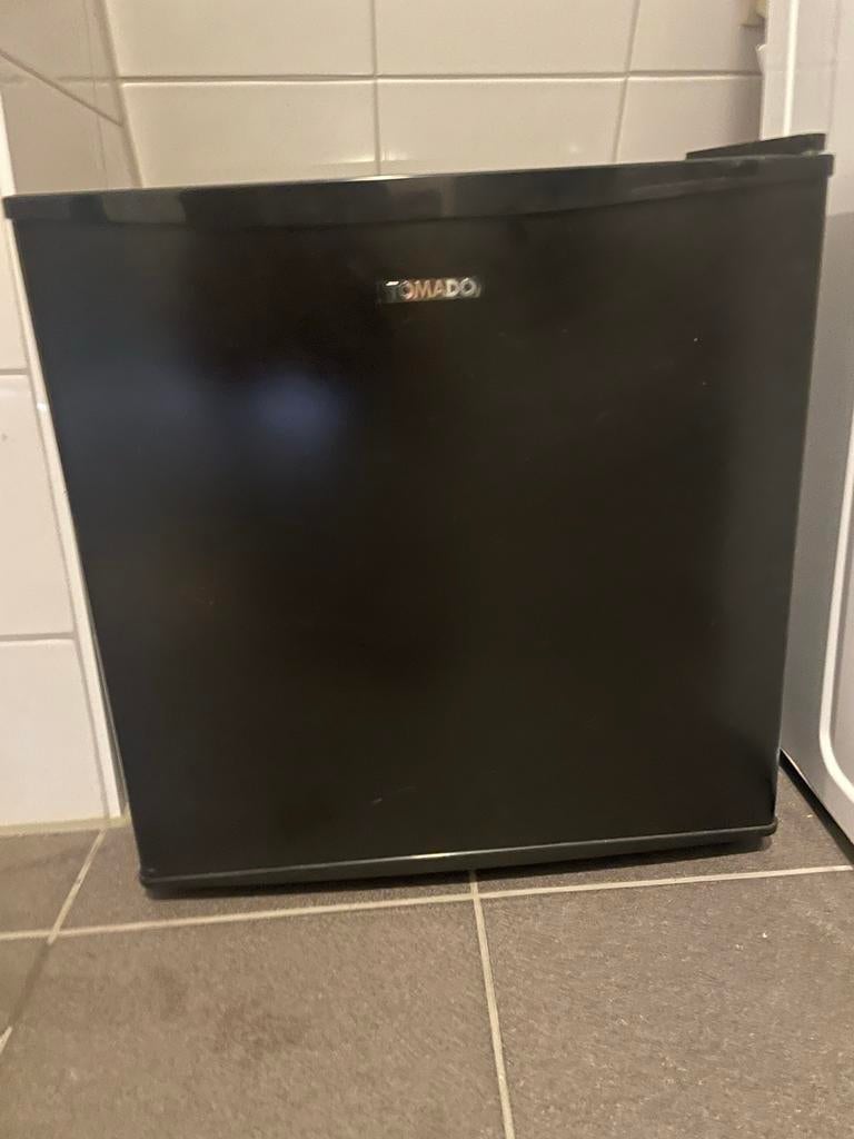 Tomado TFM4402B Mini Vriezer- 31L - Zwart, Ophalen, Zonder vriesvak, Minder dan 45 cm, Minder dan 85 cm