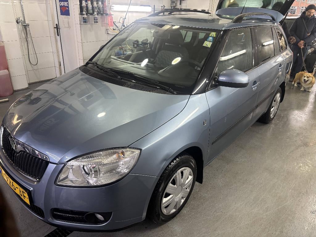 Skoda Fabia 1.2 51KW Combi 2010 Blauw, Auto's, Skoda, Voorwielaandrijving, 40 €/maand, Blauw, 1198 cc