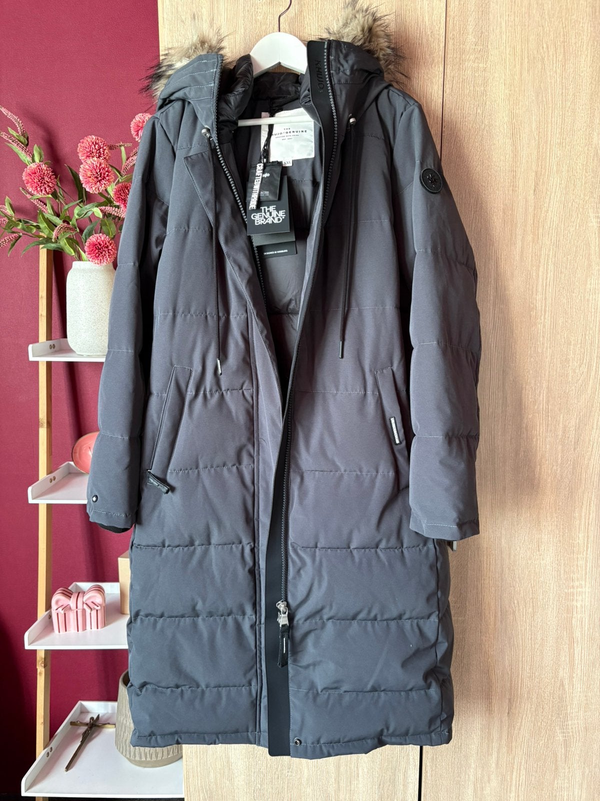 Winterjas. Dons merk KHUJO. maat 44. Nieuw., Ophalen of Verzenden, Nieuw, Maat 42/44 (L), Grijs