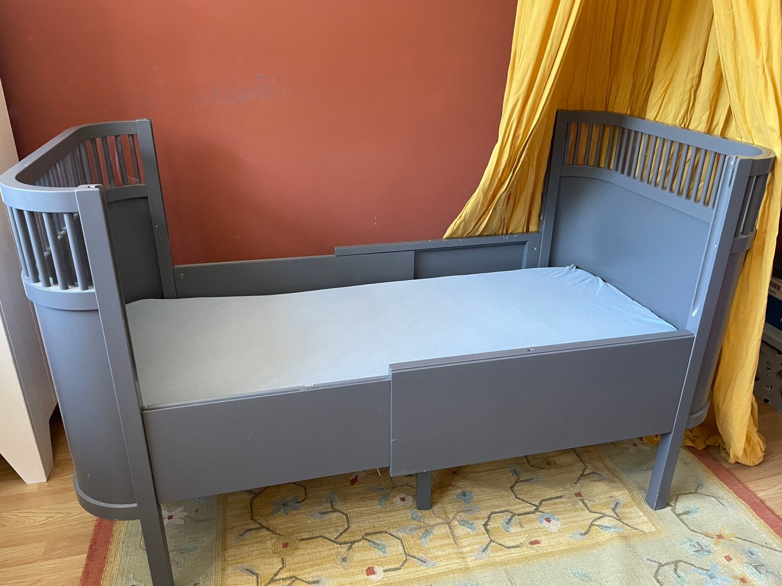 Sebra kili mee groeibed en commode, Ophalen, Gebruikt, Ledikant