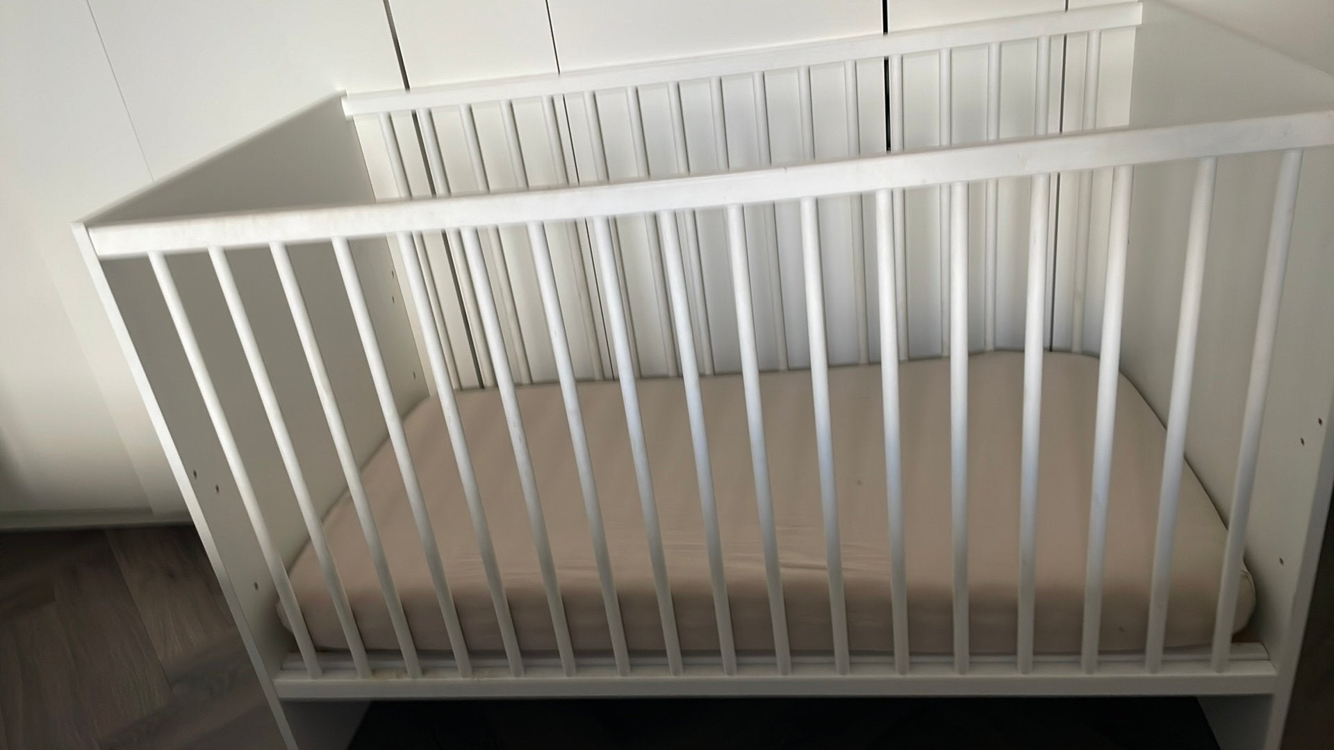 Retro baby bedje met matras, Ophalen of Verzenden, Zo goed als nieuw, Ledikant