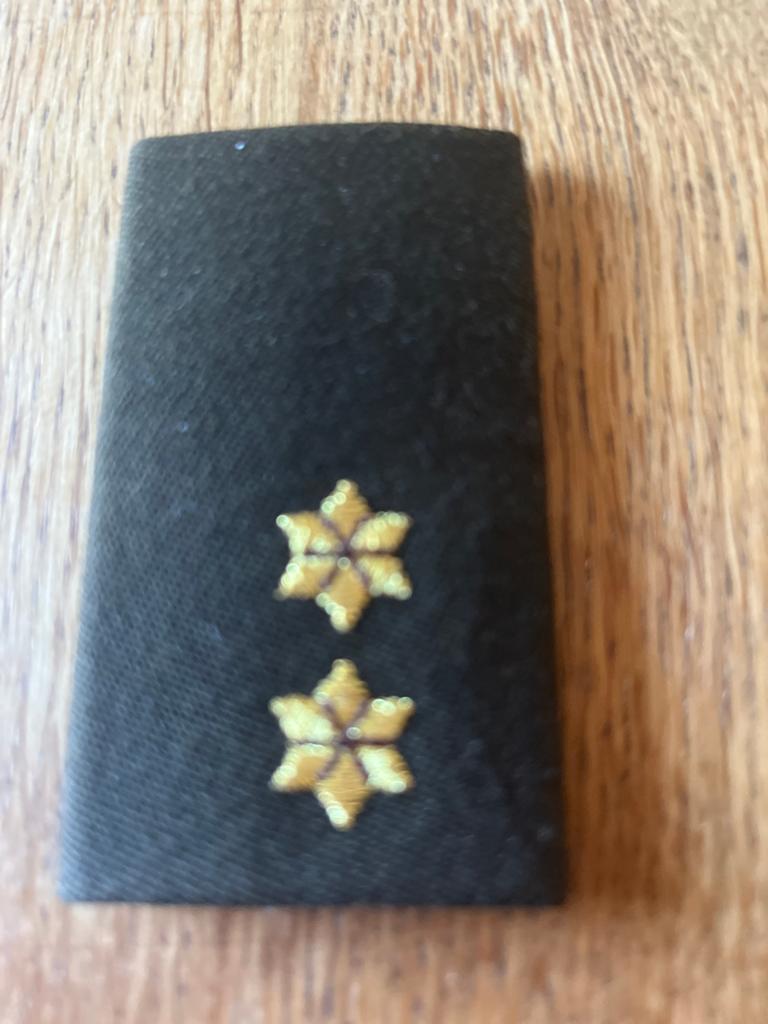 Militair embleem: Schouderstuk met twee sterren, Ophalen of Verzenden, Landmacht, Overige gebieden, Embleem of Badge
