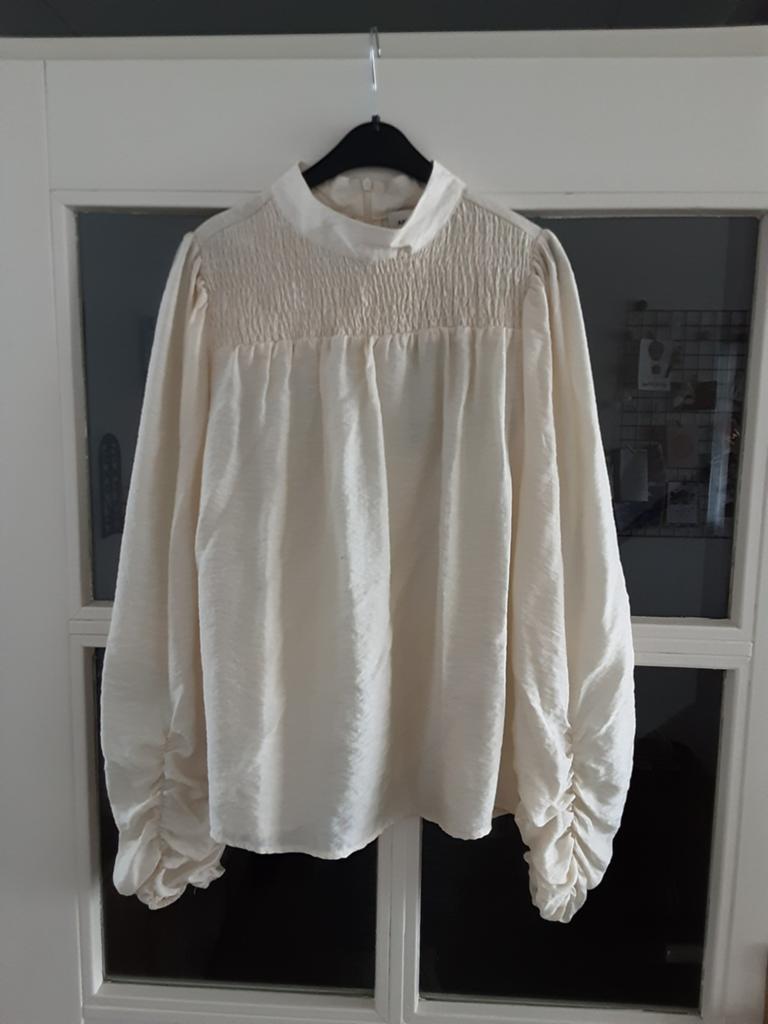 Nieuwe &Co Woman blouse met smock detail - Maat M, Maat 38/40 (M), Beige, &Co Woman, Nieuw