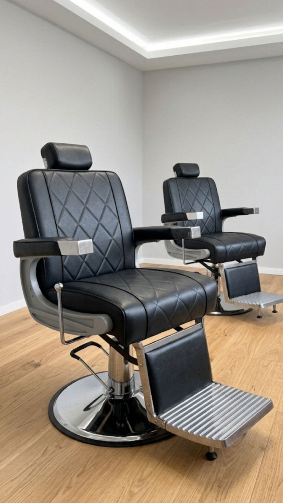 Set van 2 professionele barberstoelen, Diensten en Vakmensen, Kappers en Thuiskappers