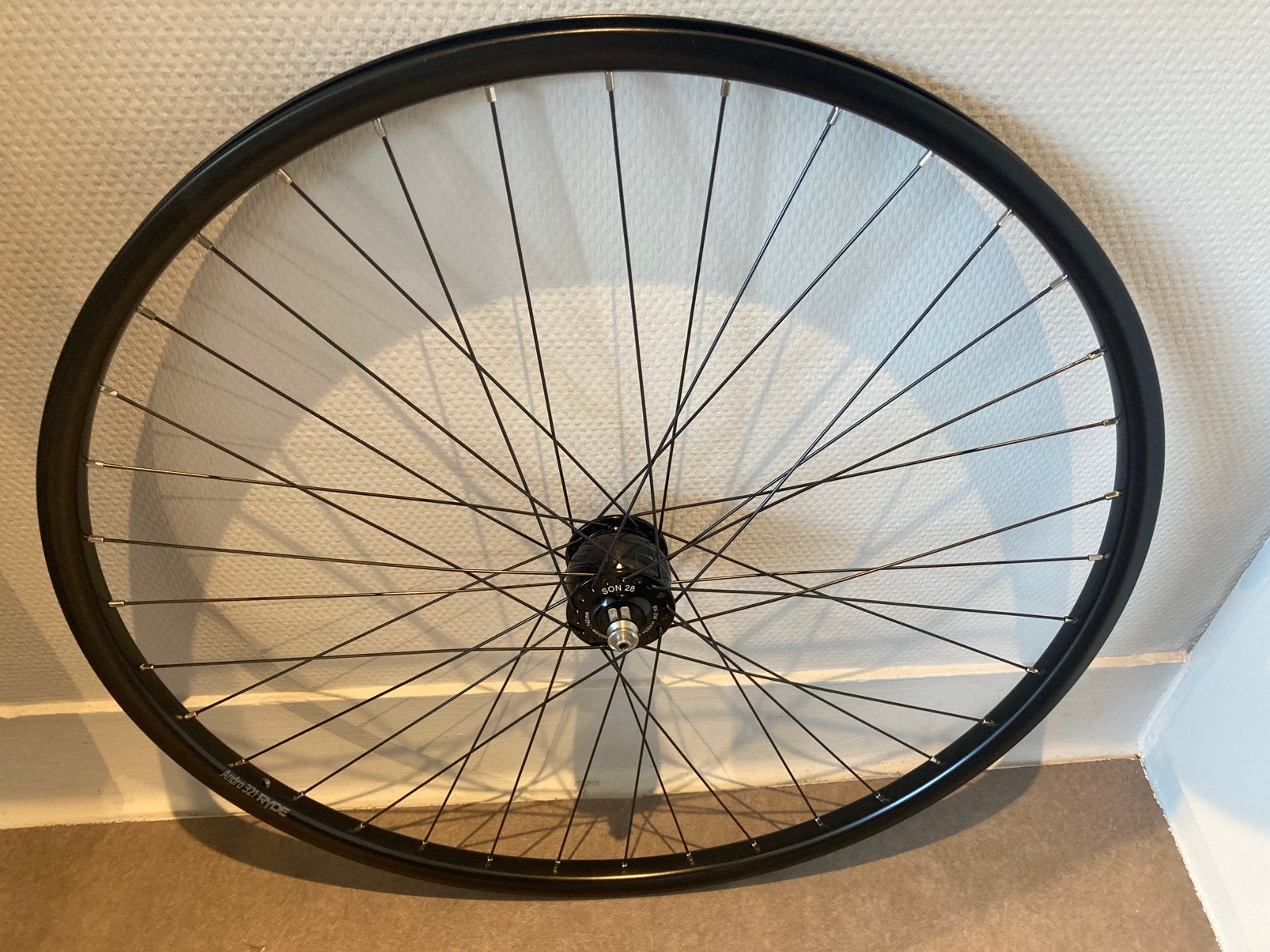 SON 28  voorwiel - koplamp - a.licht - Cinq plus6 USB, Ophalen of Verzenden, Nieuw