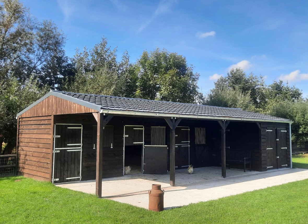 2 paardenboxen beschikbaar, mooie rustige plek met weidegang