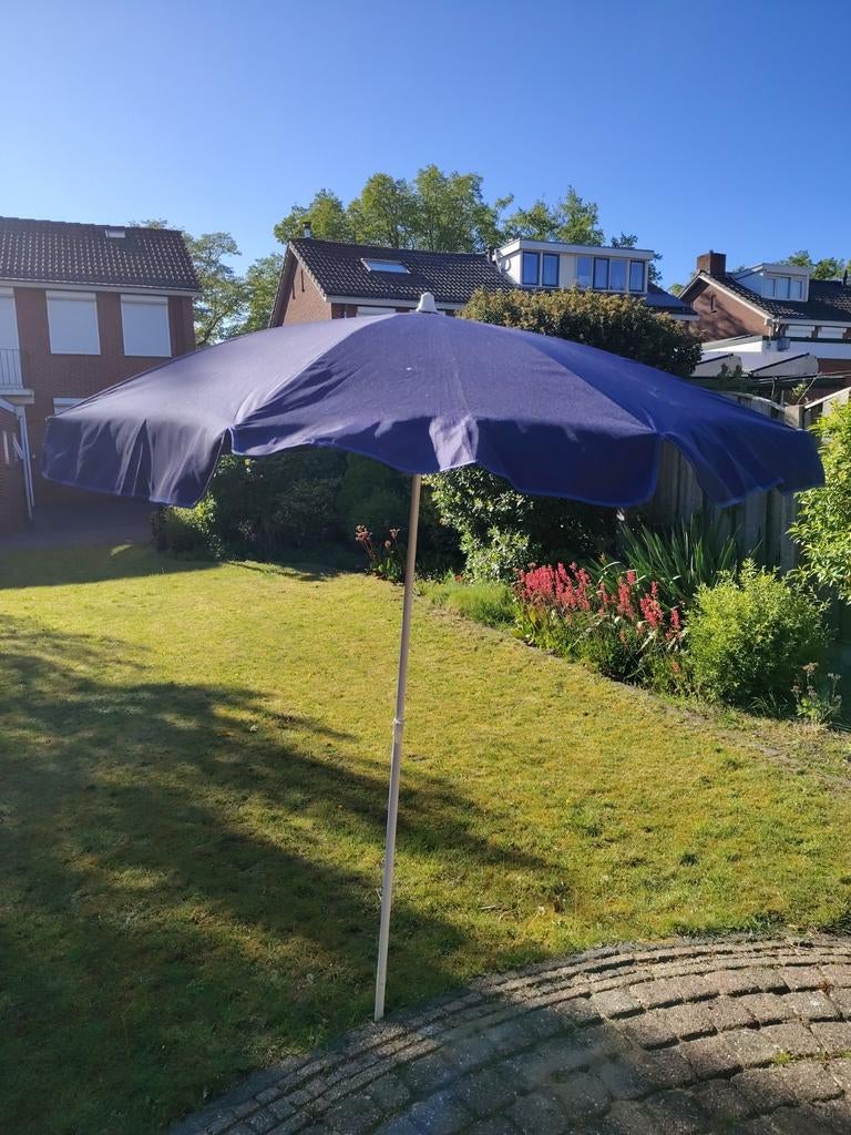 Blauwe parasol voor tuin of terras, Ophalen of Verzenden, Gebruikt, 2 tot 3 meter, Stokparasol