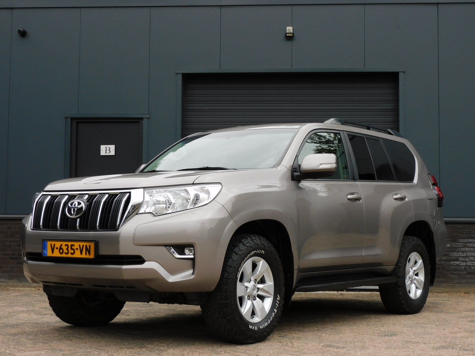 Toyota Land Cruiser 2.8 D-4D-F Challenger Window Van 1e EIGE, Auto's, Gebruikt, Euro 6, 4 cilinders, Bedrijf