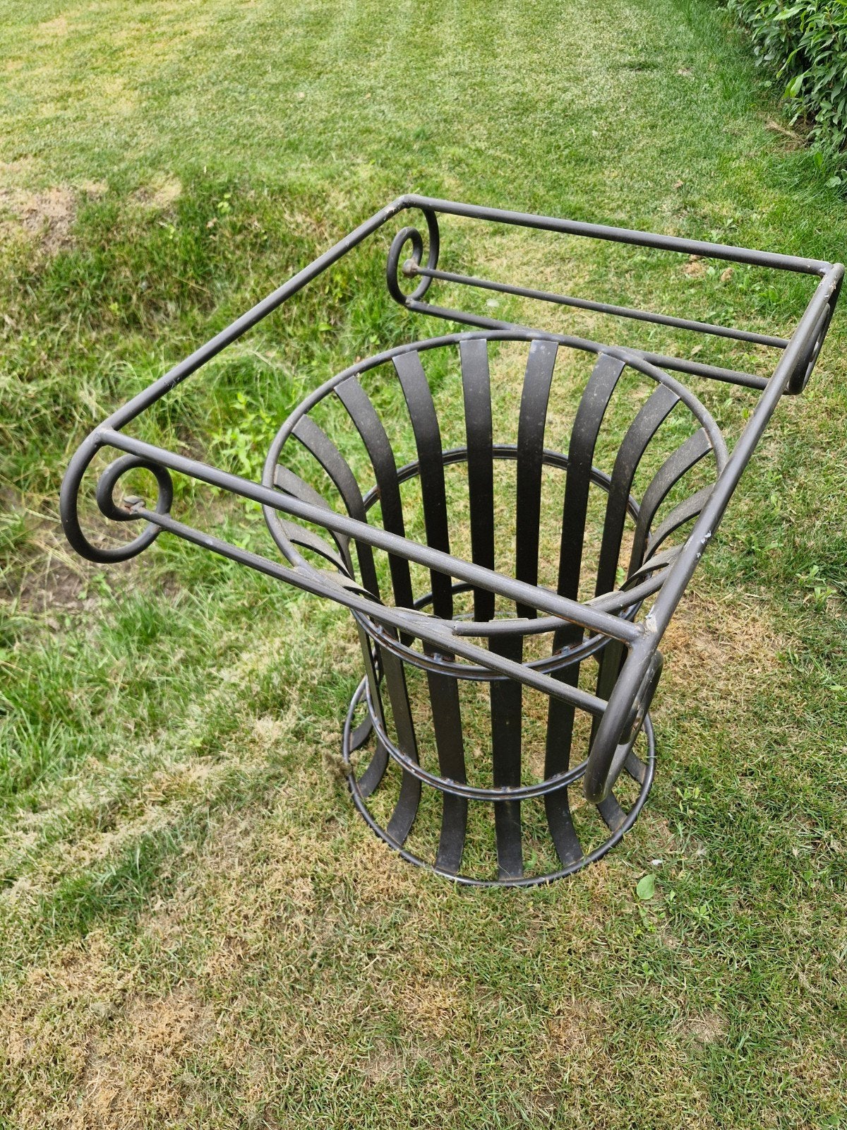 Brocante Smeedijzeren Voet - Tafelvoet / Plantenbak, Ophalen
