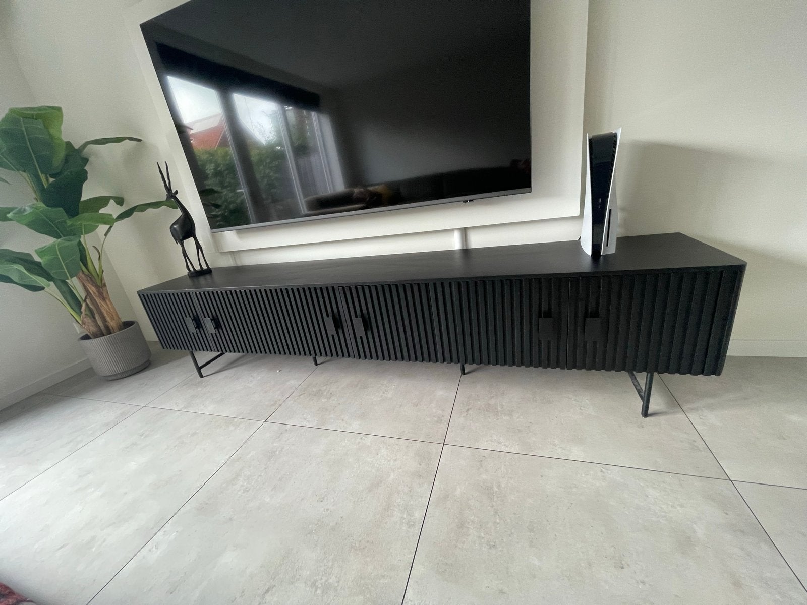Zwart TV-meubel Remi mangohout, Ophalen of Verzenden, Zo goed als nieuw, 200 cm of meer, Minder dan 100 cm