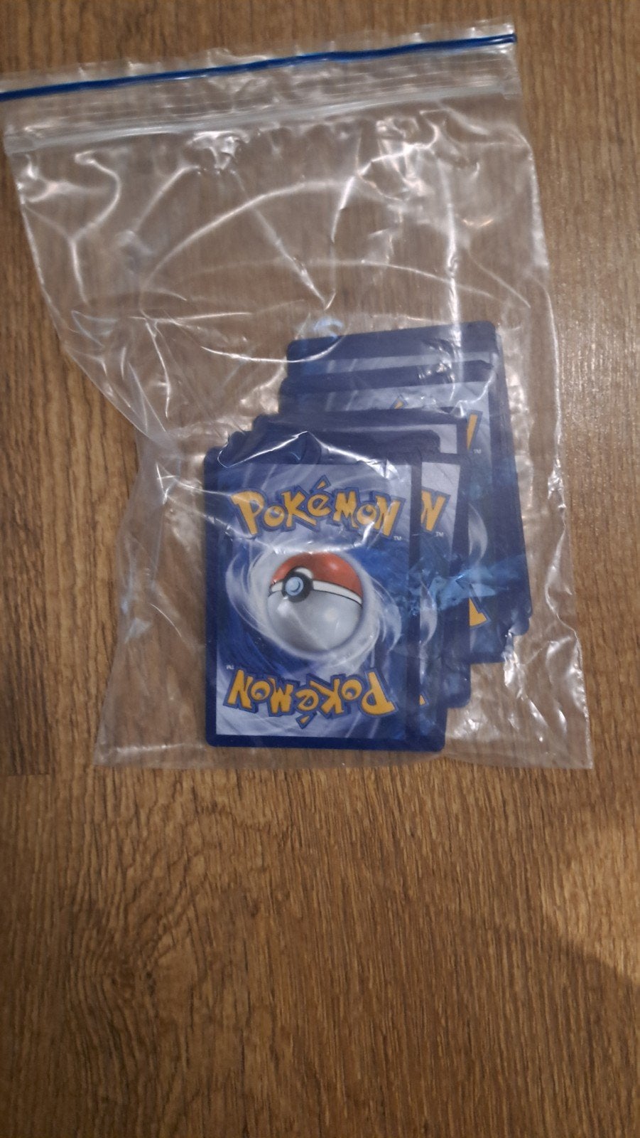 Zakje pokemon kaarten, Ophalen, Button of Speldje