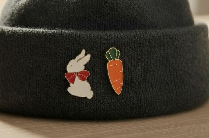 Cute Kawaii / K-pop Style Metal Pins – Bunny & Carrot Set, Ophalen of Verzenden, Nieuw, Overige materialen