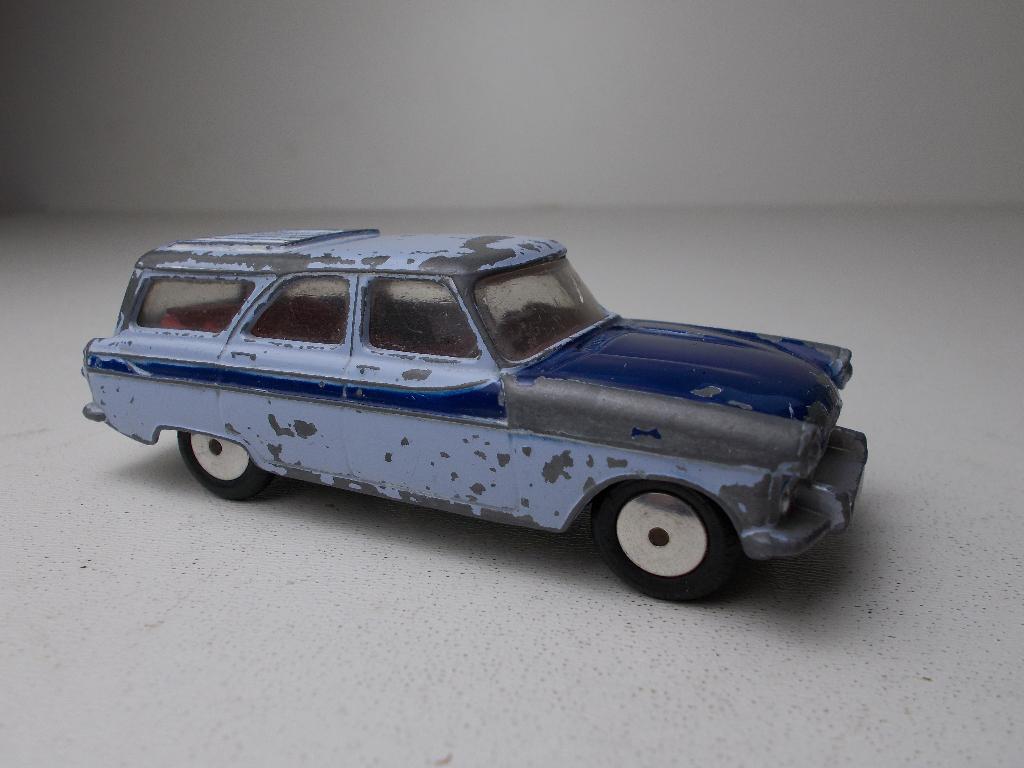 1961 Corgi Toys 424 FORD ZEPHYR ESTATE CAR., Hobby en Vrije tijd, Modelauto's | 1:43, Ophalen of Verzenden, Gebruikt, Auto, Corgi