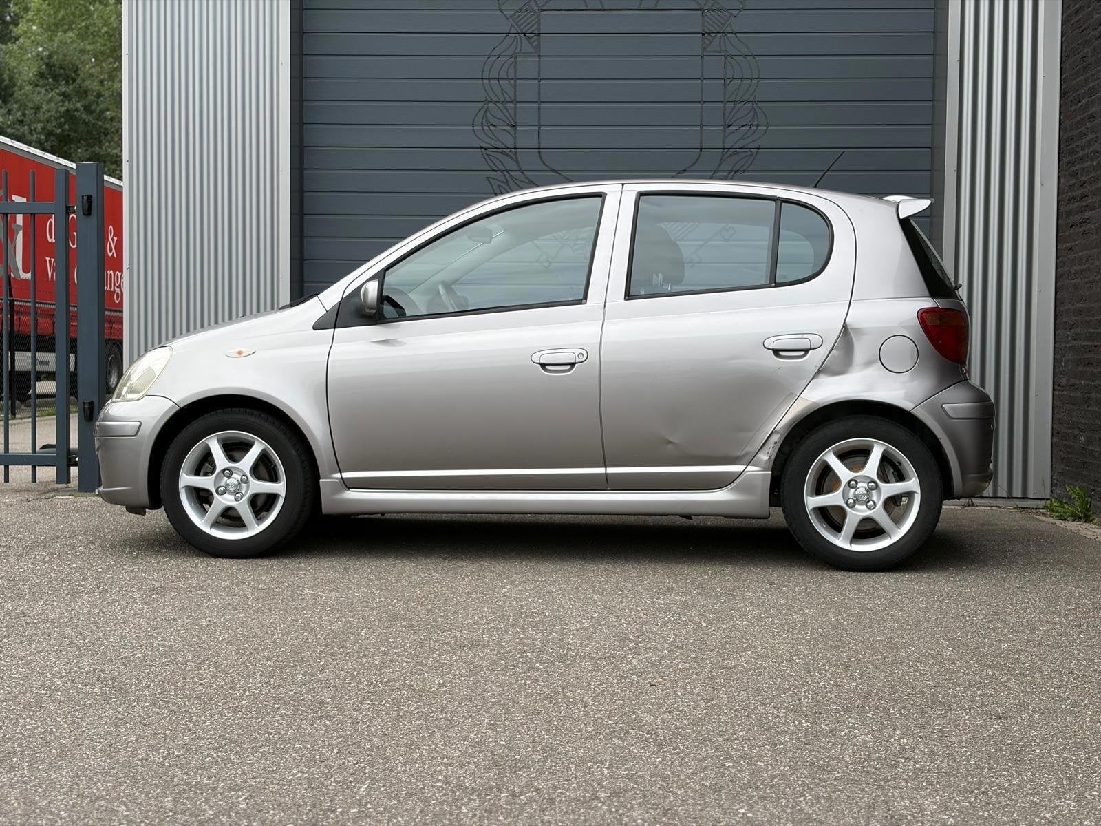 Toyota Yaris 1.5 VVT-i T-Sport Airco|Nap, Auto's, Dealer onderhouden, Gebruikt, 31 €/maand, 4 cilinders