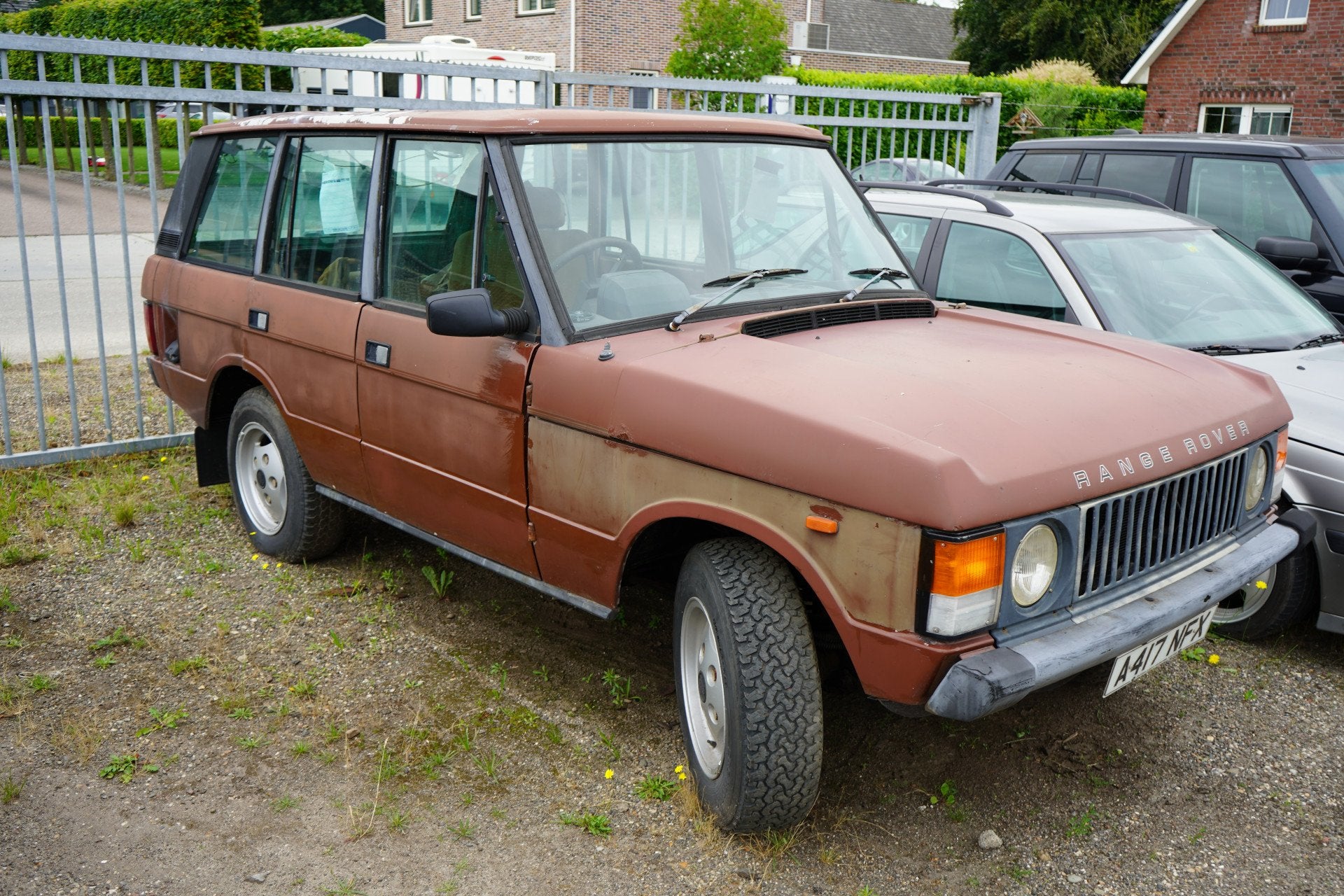 Land Rover Range Rover 3.5 V8 (bj 1984), Auto's, Oldtimers, Stof, Land Rover, Bruin, Handgeschakeld