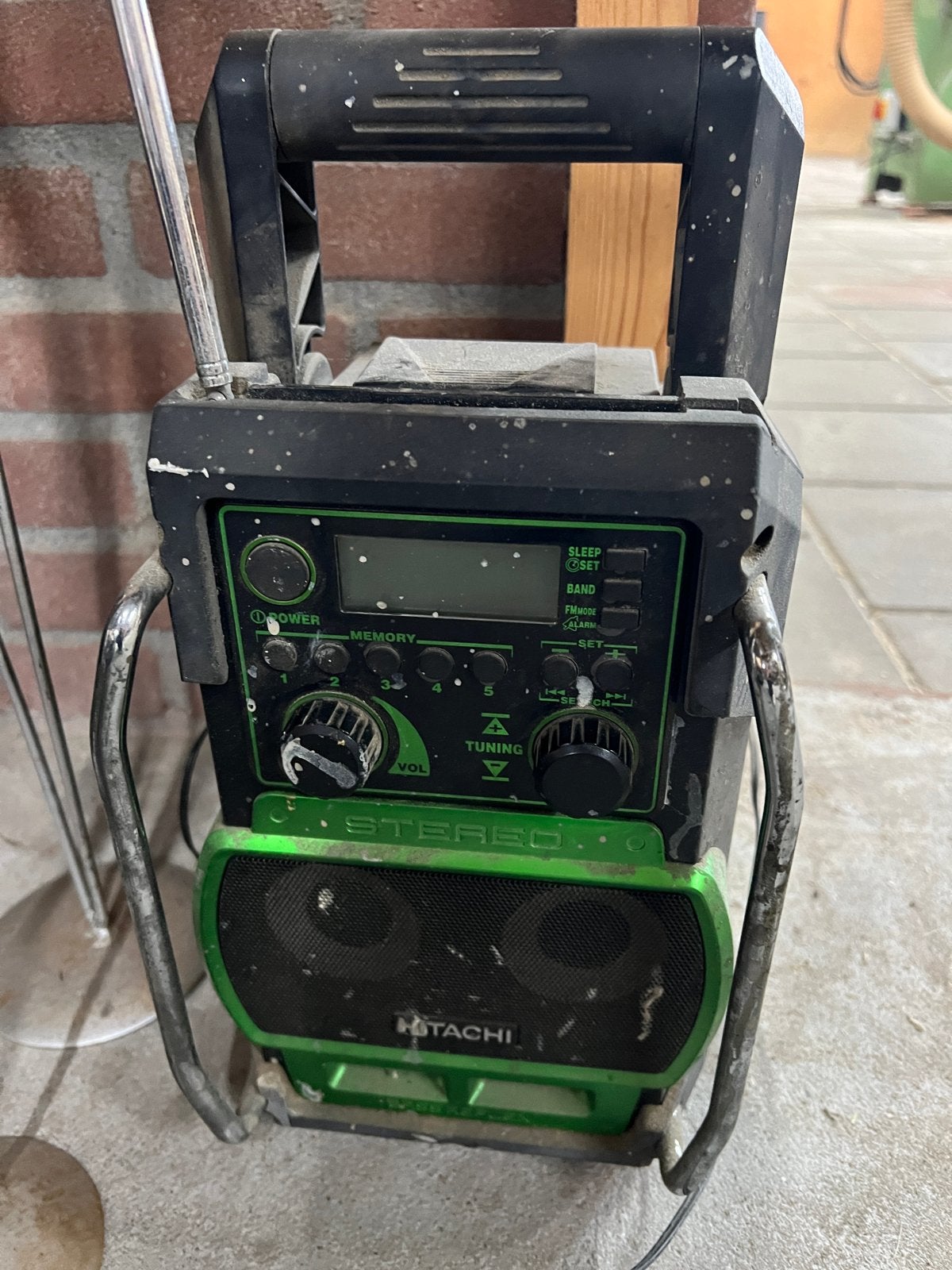 Robuuste Hitachi bouwradio - Ideaal voor werkplaats, Ophalen, Gebruikt, Bouwradio