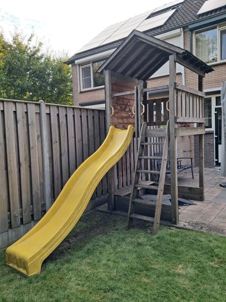 Speeltoren (gratis afhalen), Kinderen en Baby's, Speelgoed | Buiten | Speeltoestellen, Ophalen, Gebruikt, Glijbaan