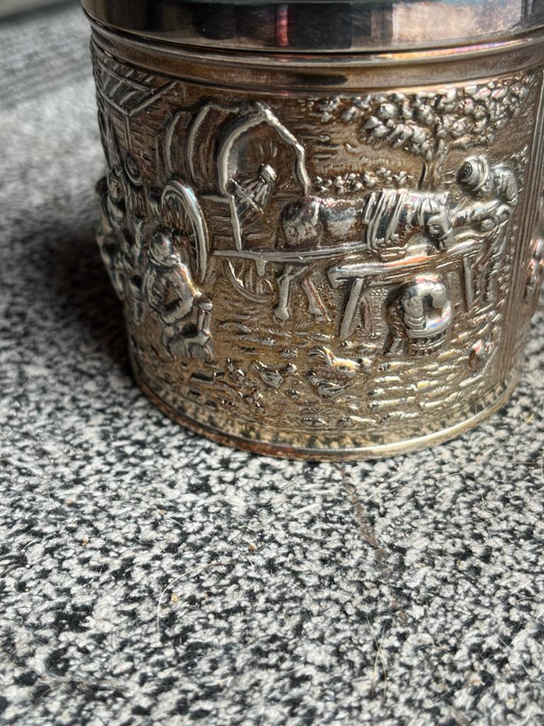 Vintage Zilverkleurige Doos met Reliëfdecoratie, Antiek en Kunst, Ophalen of Verzenden, Zilver
