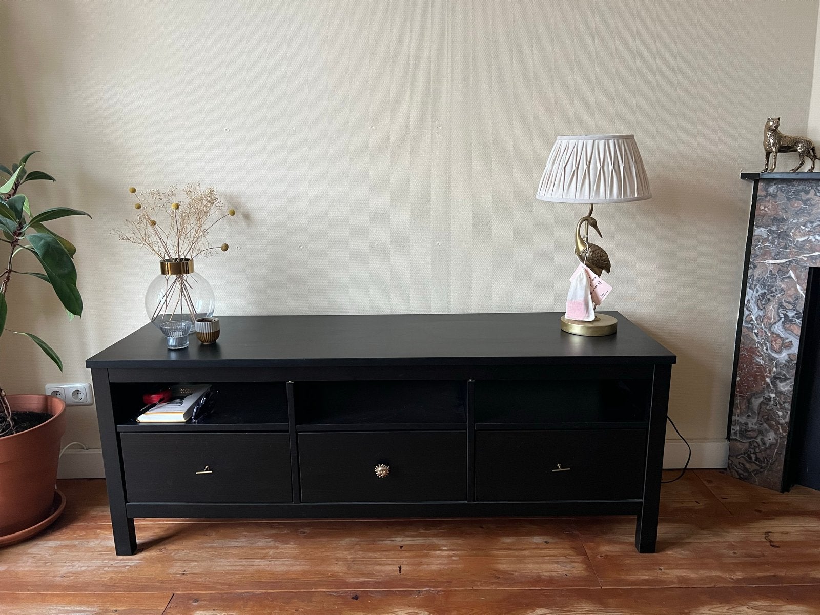 IKEA Hemnes TV-meubel zwartbruin, massief grenen, Ophalen, Gebruikt, 100 tot 150 cm, Minder dan 100 cm
