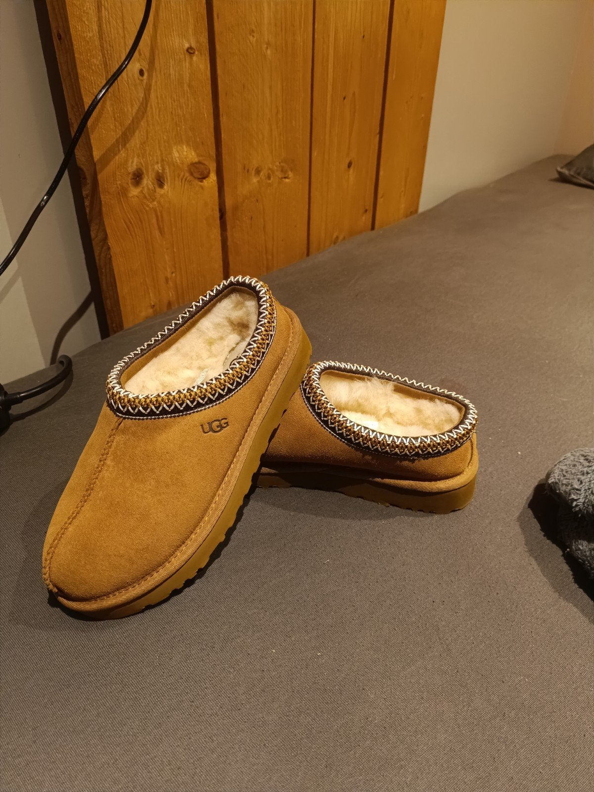 Nieuwe UGG Platform Pantoffels - Bruin - Maat 37, Ophalen of Verzenden, Nieuw, Bruin, Pantoffels of Sloffen