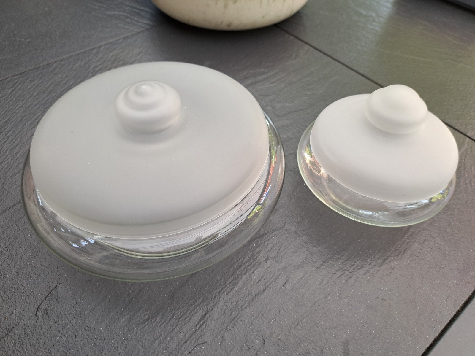 Vintage Royal Leerdam koekschaal en bonbonière, Ophalen of Verzenden, Glas, Overige stijlen, Glas of Glazen