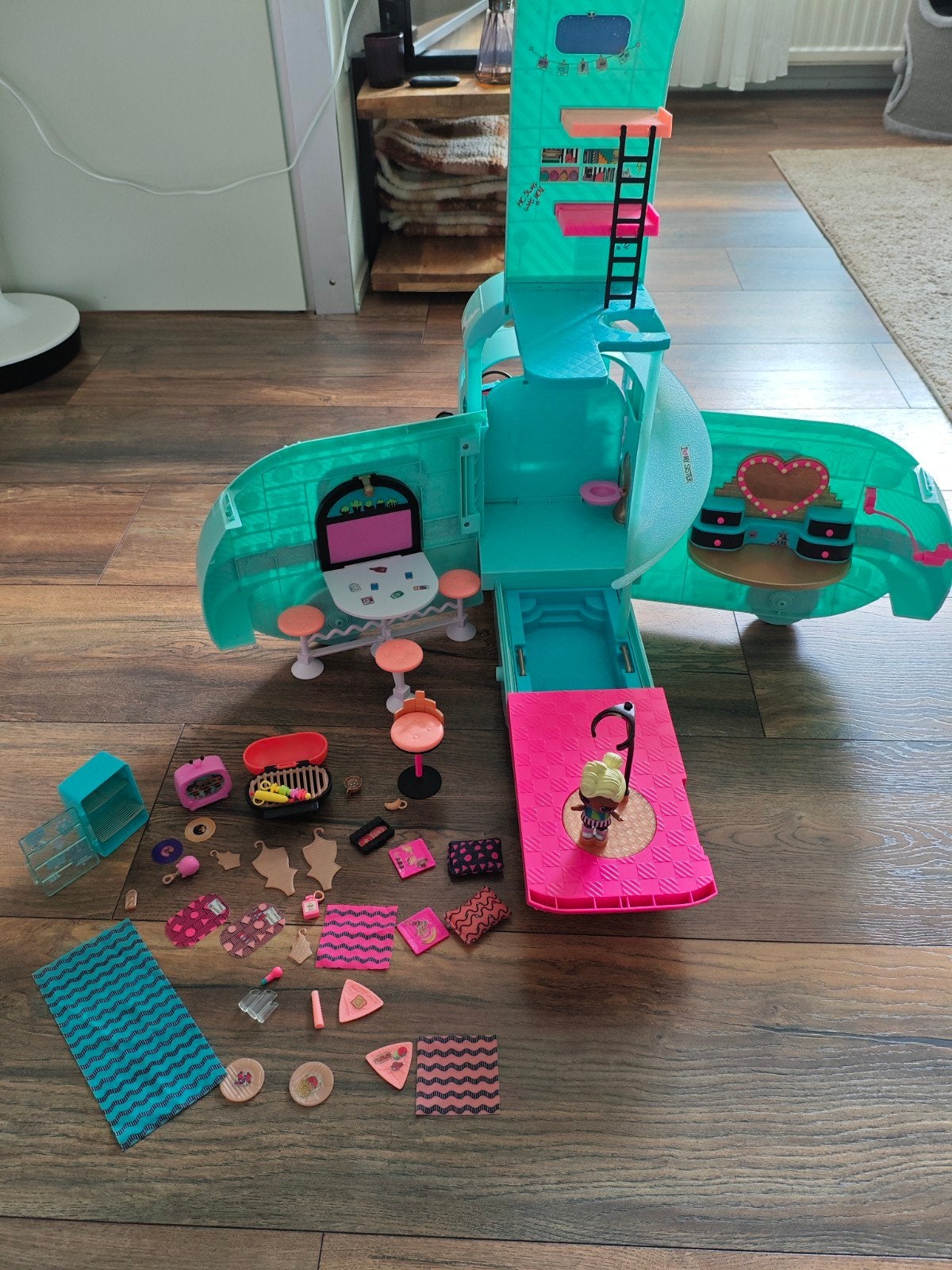 Lol camper met poppetje, Ophalen of Verzenden, Zo goed als nieuw, 6 jaar of ouder