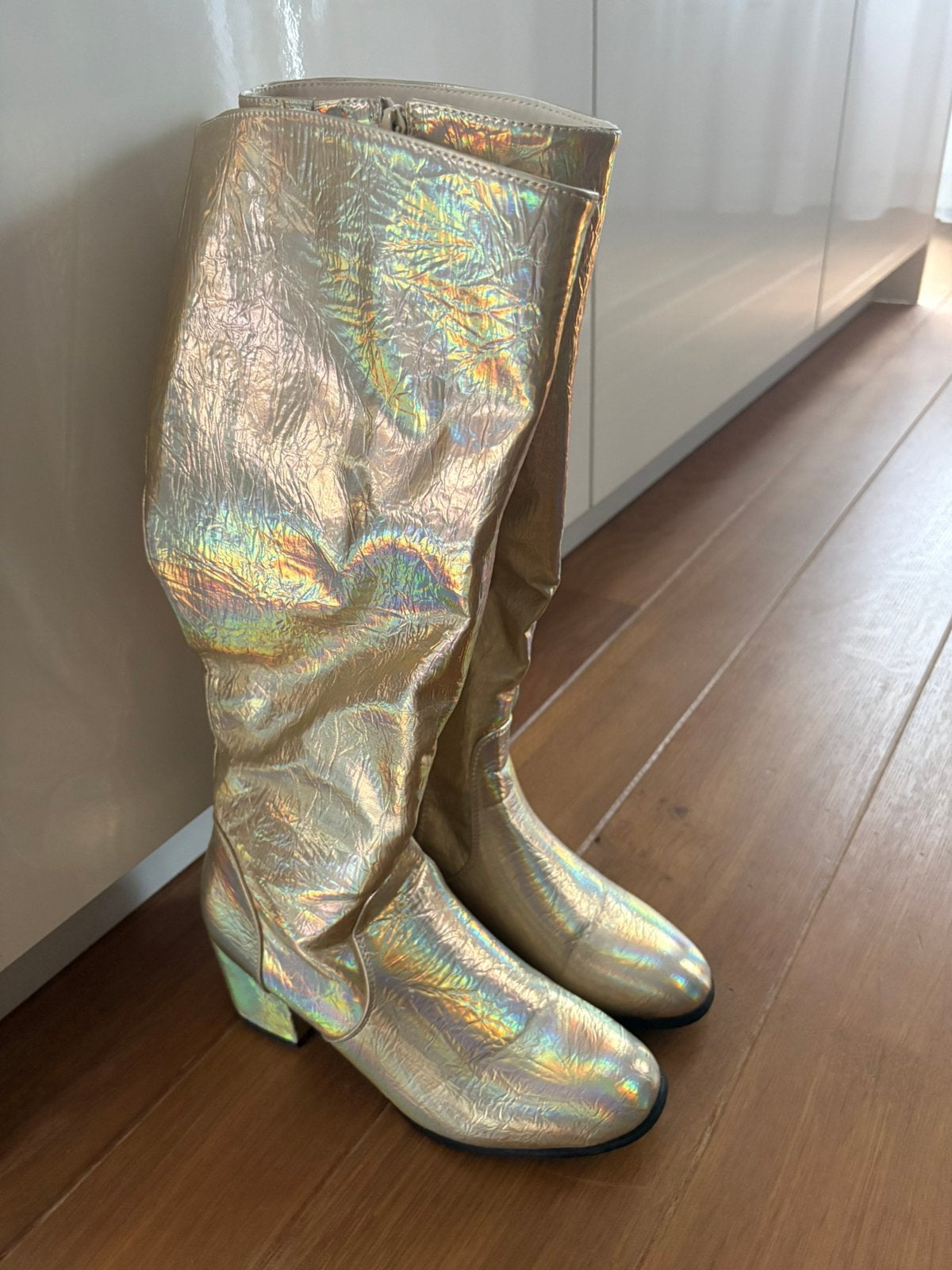 Goudkleurige laarzen, Ophalen of Verzenden, Zo goed als nieuw, Maat 38/40 (M), Carnaval