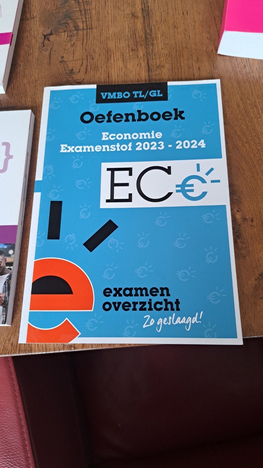 Oefenboek Economie Examenstof 2023-2024 VMBO TL/GL, VMBO, Economie, Ophalen of Verzenden, Zo goed als nieuw
