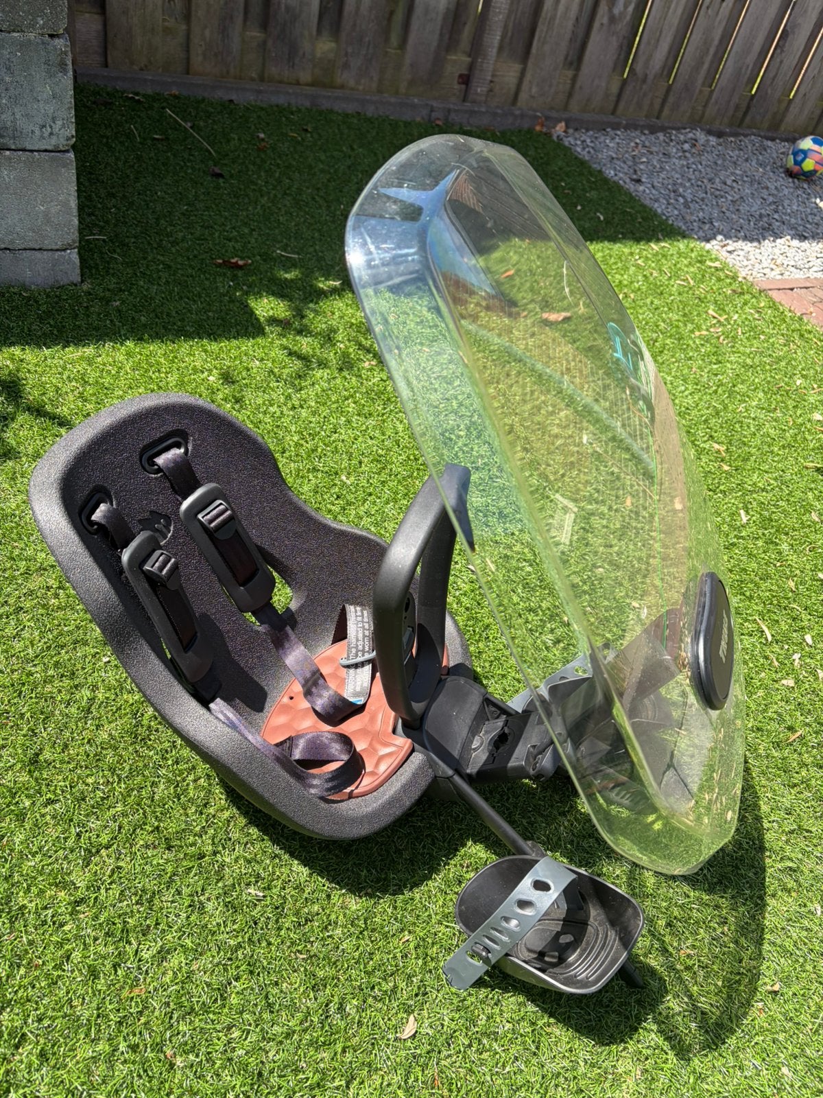 Thule Yepp Nexxt Mini Fietszitje met Windscherm, Ophalen, Voetsteuntjes, Zo goed als nieuw, Voorzitje