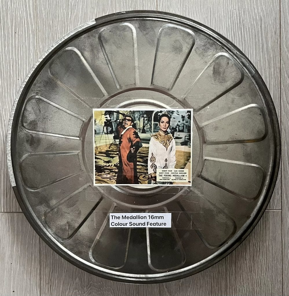 16mm speelfilm  --  The Peeking Medallion (1967), Ophalen of Verzenden, 16mm film
