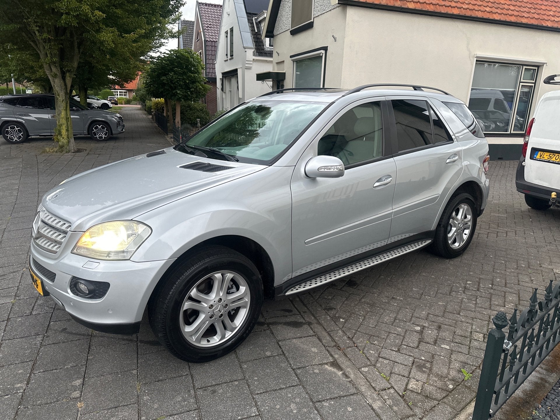 Mercedes-Benz M-klasse Nette mercedes ml, Auto's, Mercedes-Benz, Automaat, Gebruikt, Parkeersensor, Leder