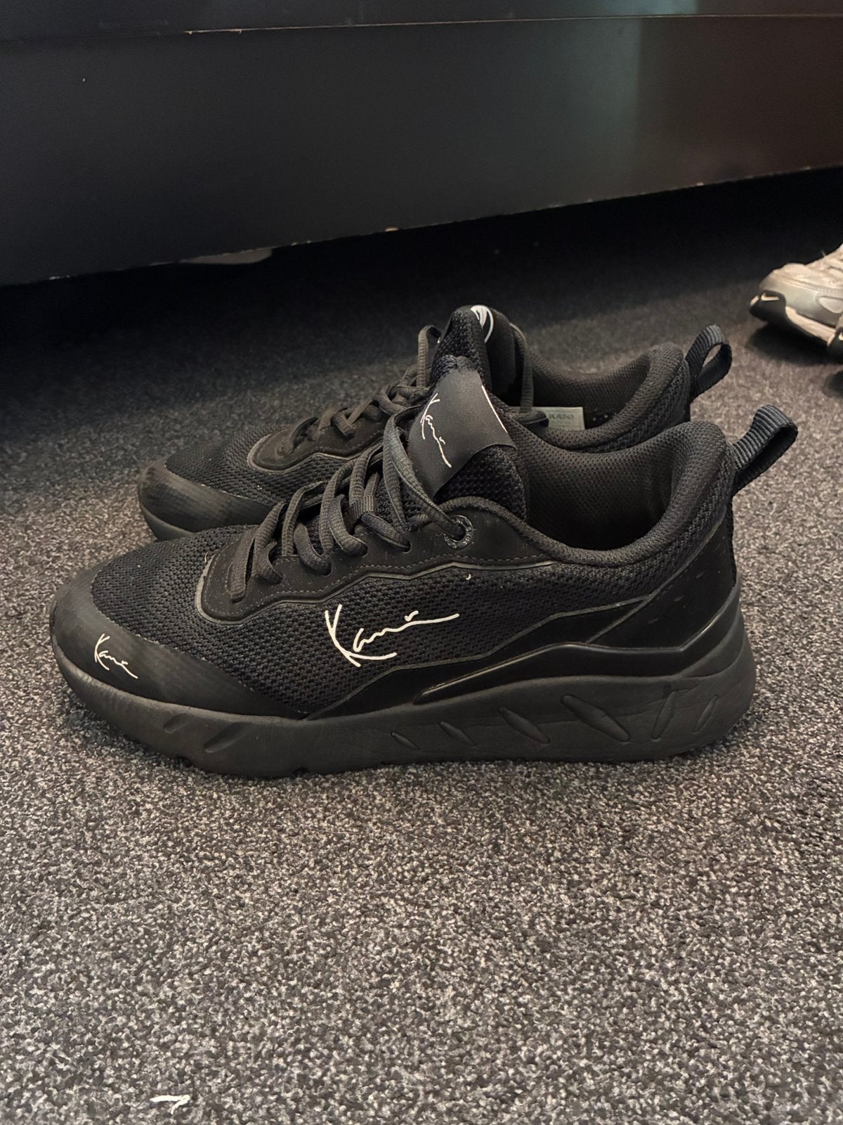 Karl kani schoenen mt 42,5, Kleding | Heren, Schoenen, Zwart, Ophalen of Verzenden, Sneakers of Gympen, Gedragen