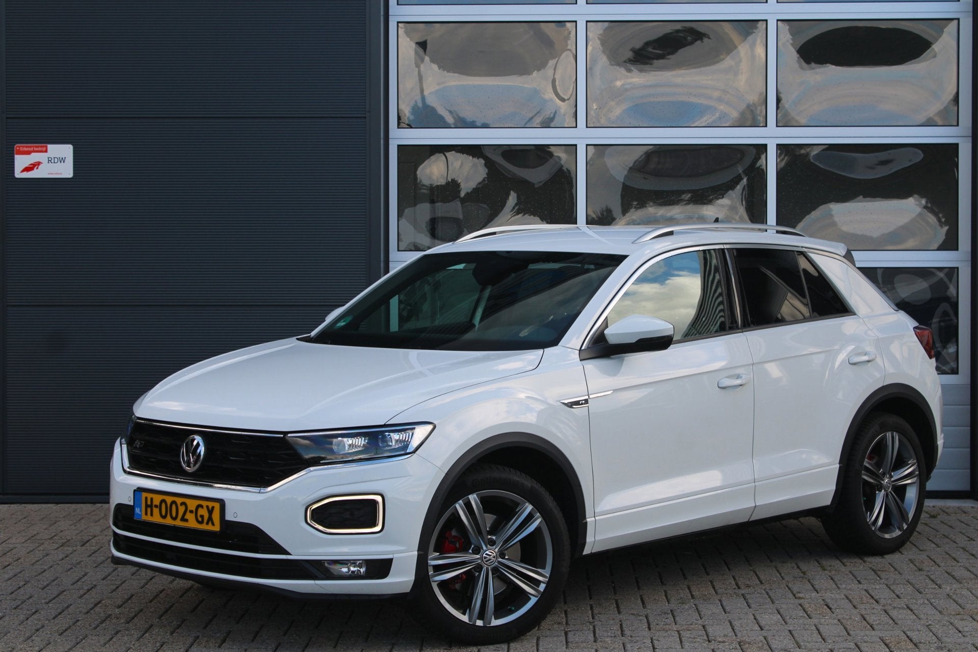 Volkswagen T-Roc 1.5 TSI R-Line Org NL | Af. Trekhaak | Virt, Auto's, Volkswagen, 4 cilinders, 150 pk, Alcantara, Wit