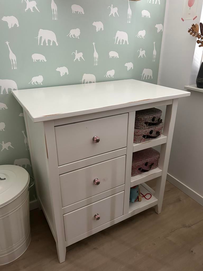 Witte houten commode met lades en open vakken, Ophalen, Gebruikt, 50 tot 70 cm, 75 tot 100 cm