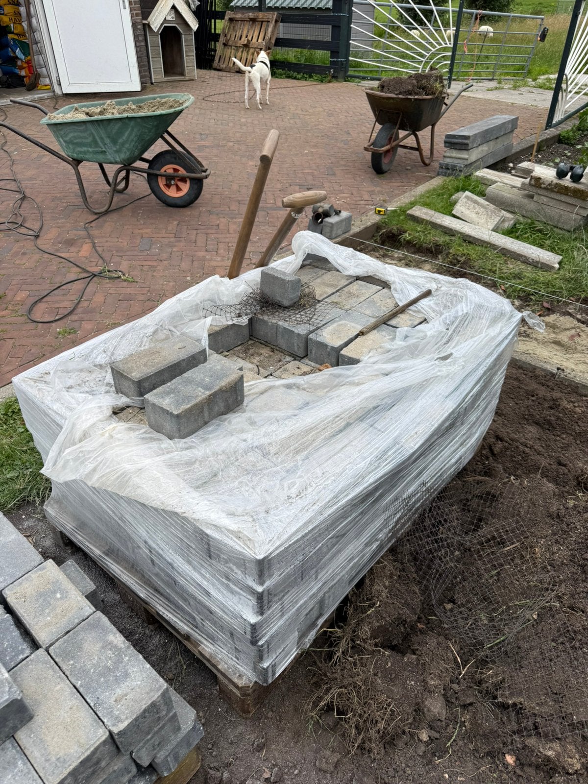 Blauwe klinkers, Tuin en Terras, Tegels en Klinkers, Ophalen, Zo goed als nieuw, Beton, Klinkers