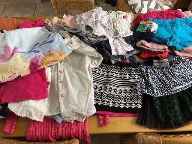 Te koop pakket meisjes kleding maat 110 - 116, Ophalen, Gebruikt, Maat 110