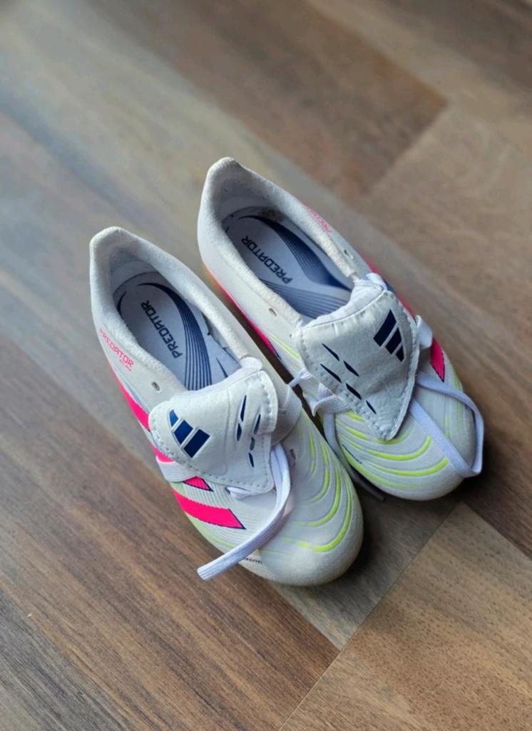 Voetbalschoenen maat 30, Sport en Fitness, Voetbal, Maat XS of kleiner, Verzenden, Zo goed als nieuw, Schoenen