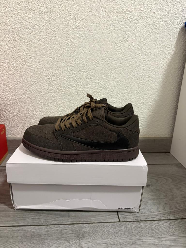 Travis Scott Bruin, Bruin, Nieuw, Ophalen of Verzenden, Sneakers of Gympen